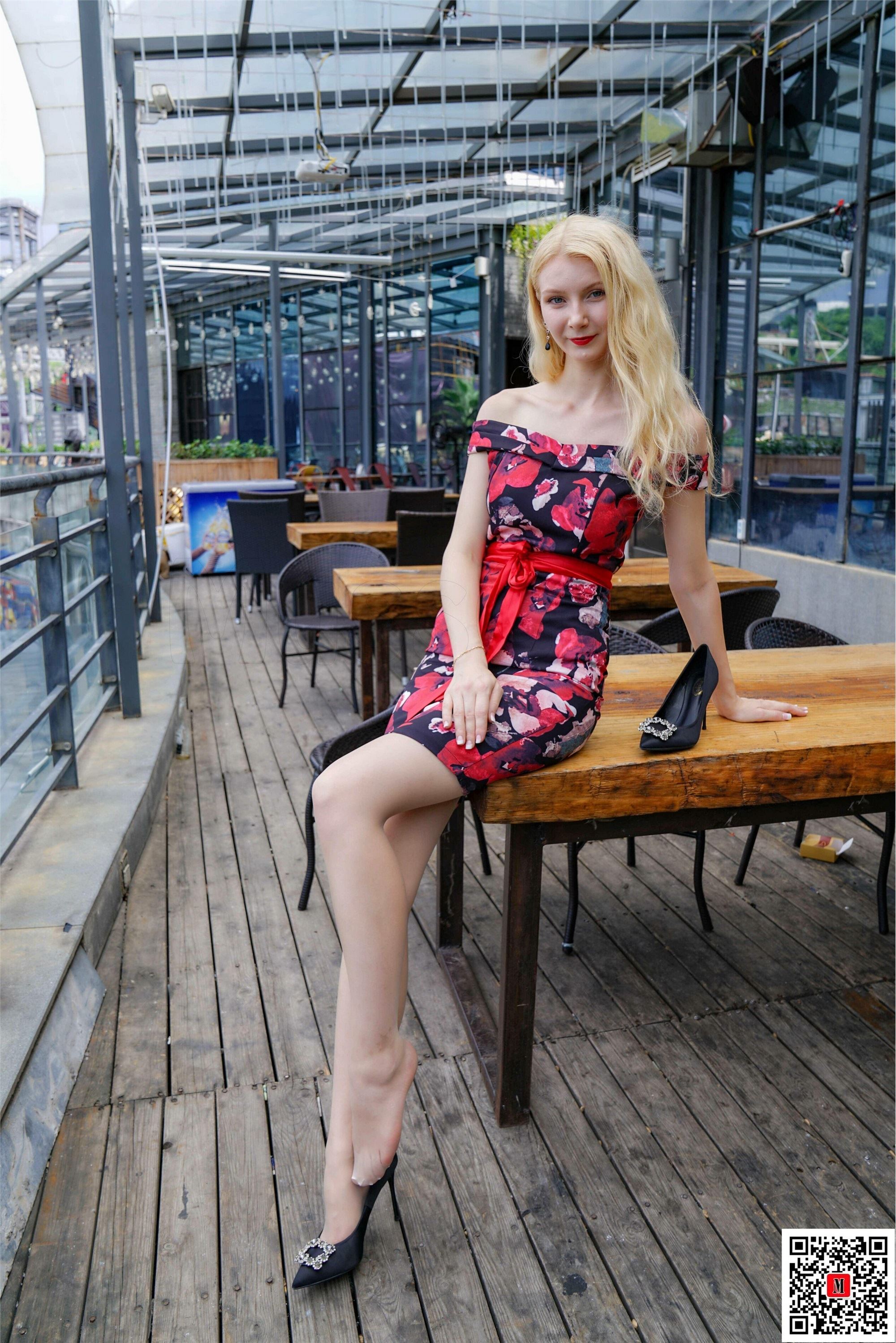 MussGirl慕丝女郎  NO.198 金发碎花裙肉丝